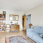 Διαμέρισμα Charming With Terrace By Weekome *
